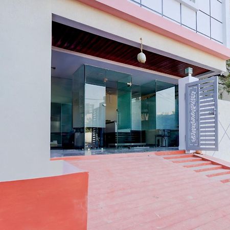Super Townhouse Nanak Ram Guda Near Waverock Sez Хайдарабад Экстерьер фото